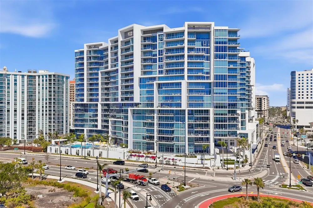 1155 GULFSTREAM AVENUE #807 Sarasota, FL 34236