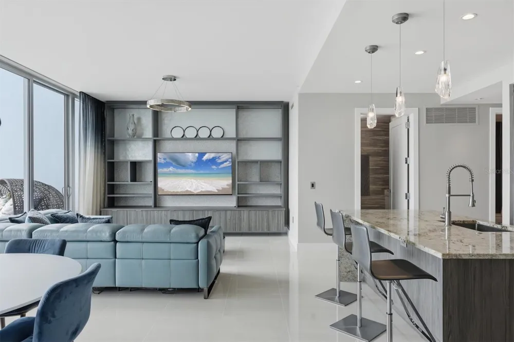 1155 GULFSTREAM AVENUE #807 Sarasota, FL 34236