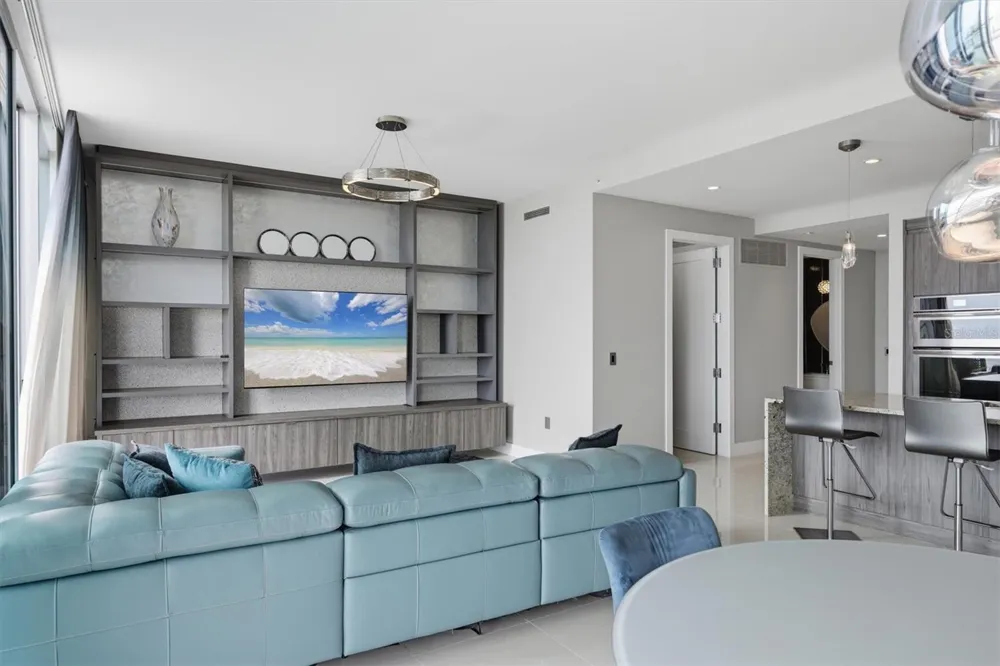1155 GULFSTREAM AVENUE #807 Sarasota, FL 34236