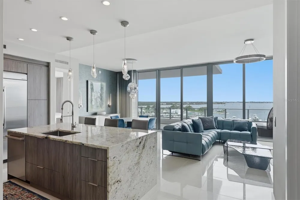 1155 GULFSTREAM AVENUE #807 Sarasota, FL 34236