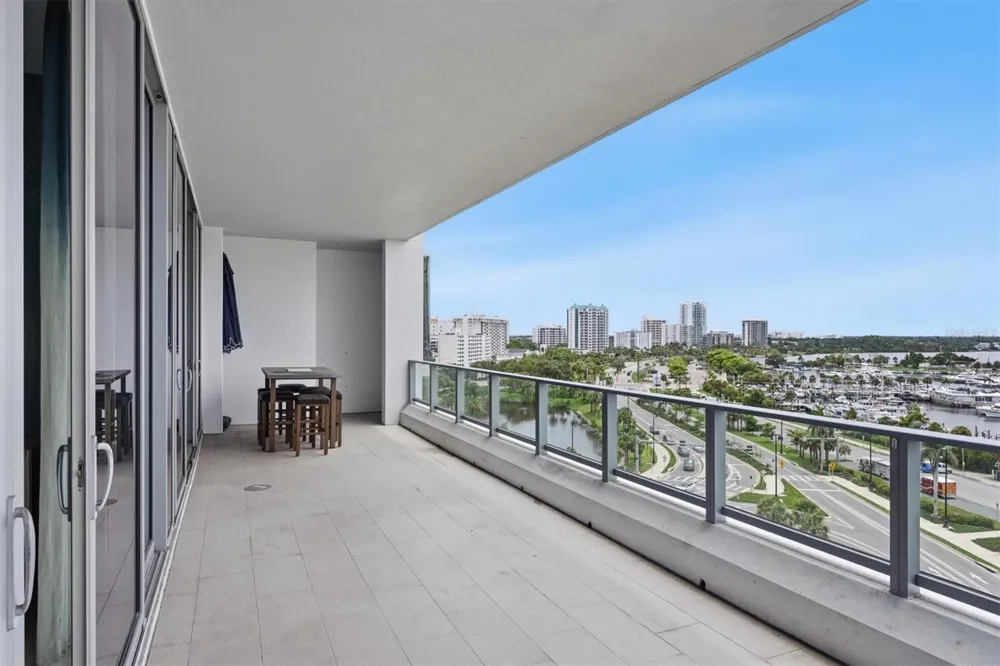 1155 GULFSTREAM AVENUE #807 Sarasota, FL 34236