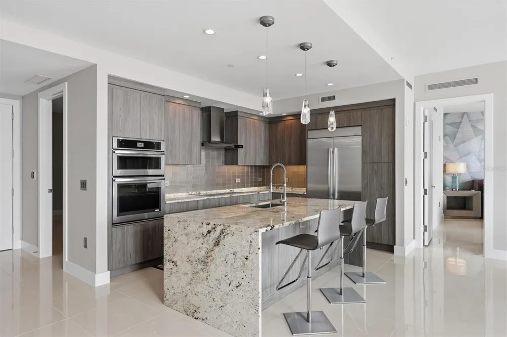 1155 GULFSTREAM AVENUE #807 Sarasota, FL 34236