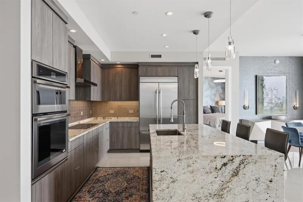 1155 GULFSTREAM AVENUE #807 Sarasota, FL 34236