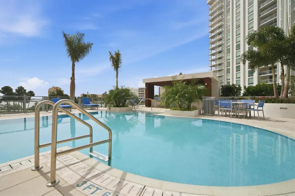 1155 GULFSTREAM AVENUE #807 Sarasota, FL 34236