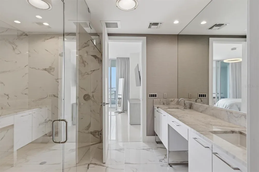 1155 GULFSTREAM AVENUE #807 Sarasota, FL 34236