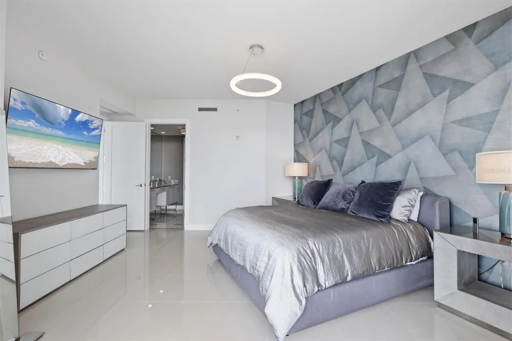 1155 GULFSTREAM AVENUE #807 Sarasota, FL 34236