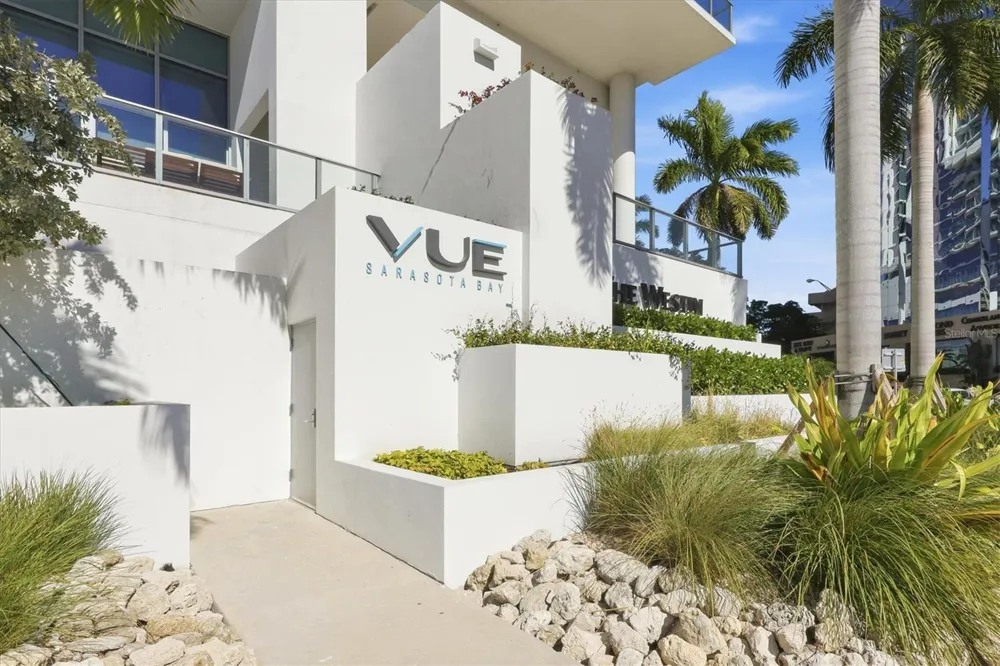 1155 GULFSTREAM AVENUE #807 Sarasota, FL 34236