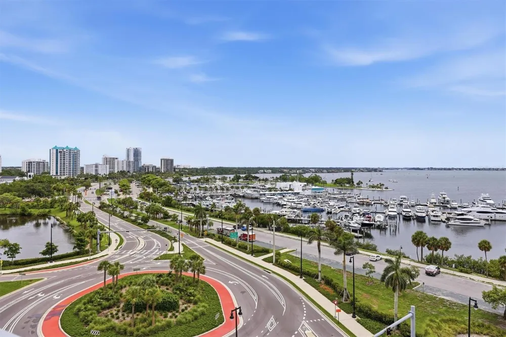 1155 GULFSTREAM AVENUE #807 Sarasota, FL 34236