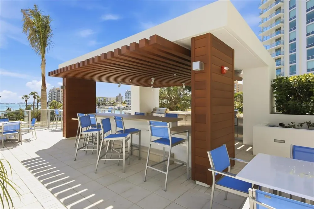 1155 GULFSTREAM AVENUE #807 Sarasota, FL 34236