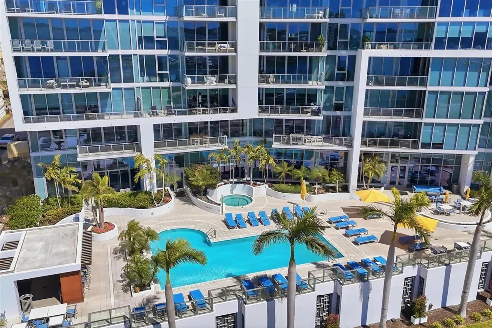 1155 GULFSTREAM AVENUE #807 Sarasota, FL 34236