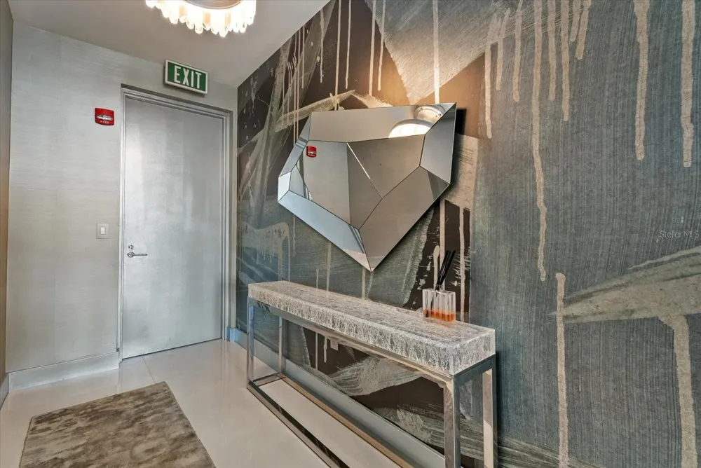 1155 GULFSTREAM AVENUE #807 Sarasota, FL 34236