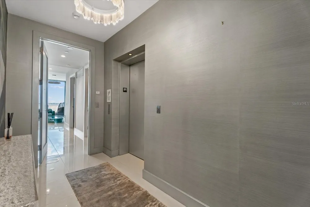 1155 GULFSTREAM AVENUE #807 Sarasota, FL 34236