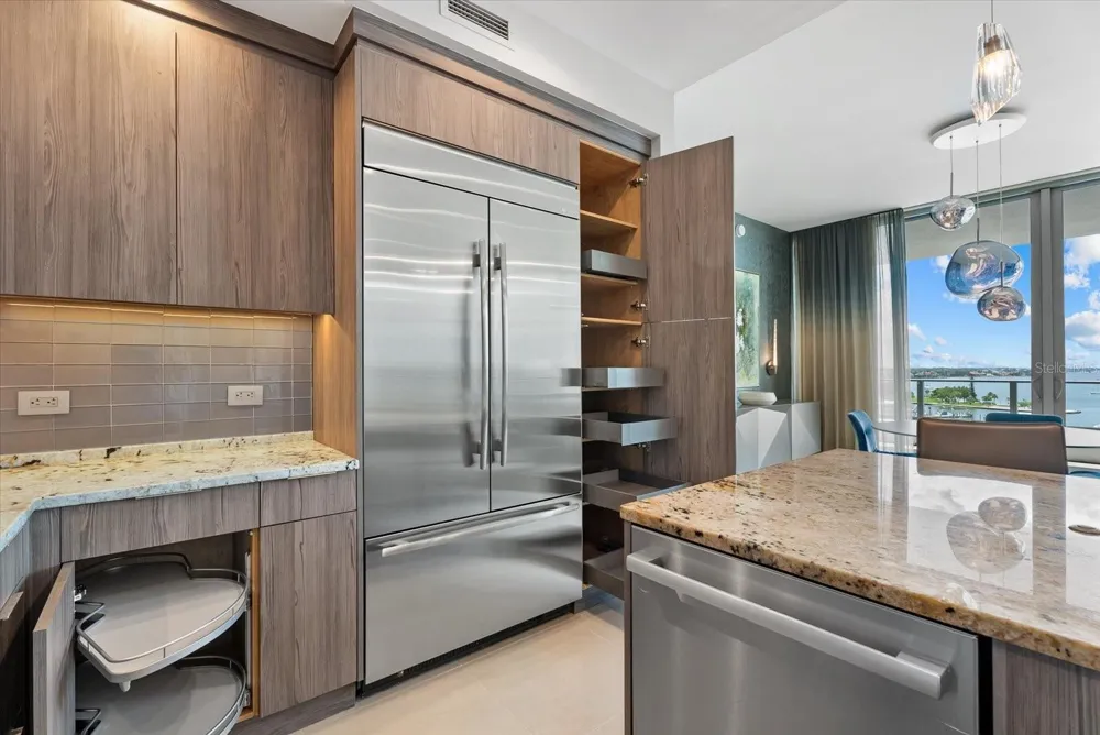 1155 GULFSTREAM AVENUE #807 Sarasota, FL 34236
