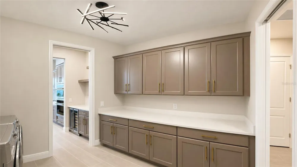 812 BLUE SHELL LOOP Sarasota, FL 34240