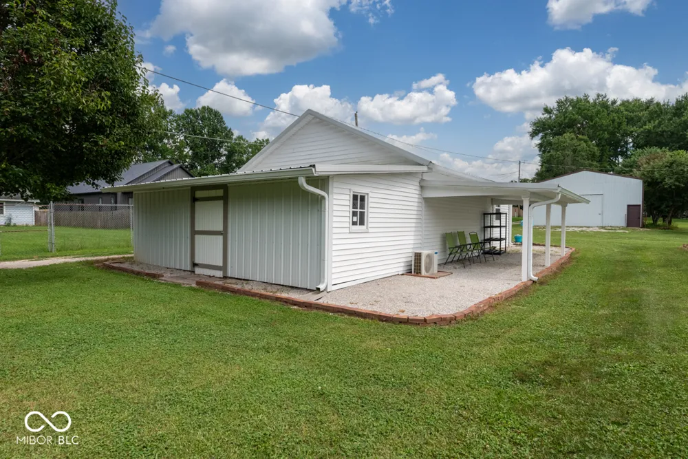 658 S Fulton Street Clinton, IN 47842