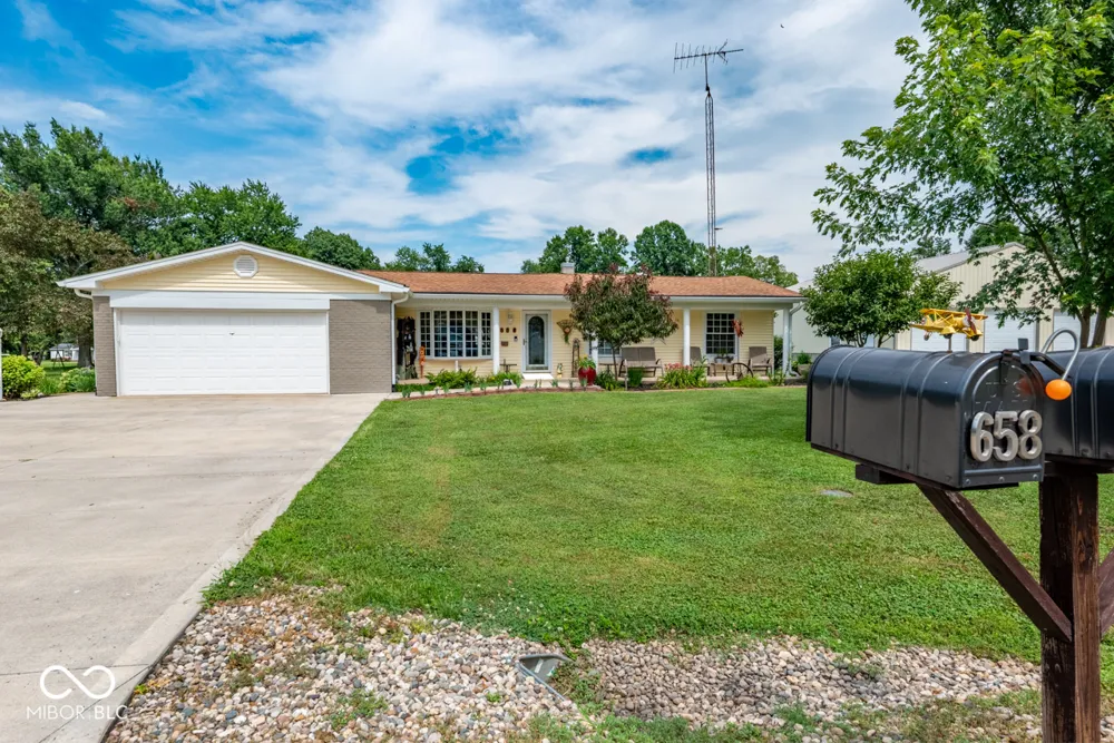 658 S Fulton Street Clinton, IN 47842
