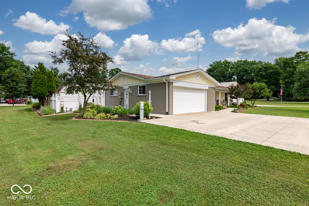 658 S Fulton Street Clinton, IN 47842