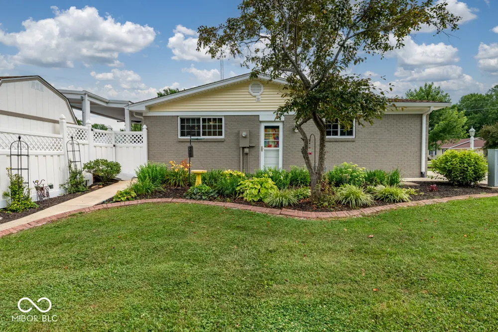 658 S Fulton Street Clinton, IN 47842