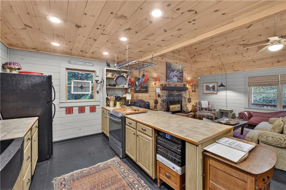 24 Wolf Howl Trail Sautee Nacoochee, GA 30571