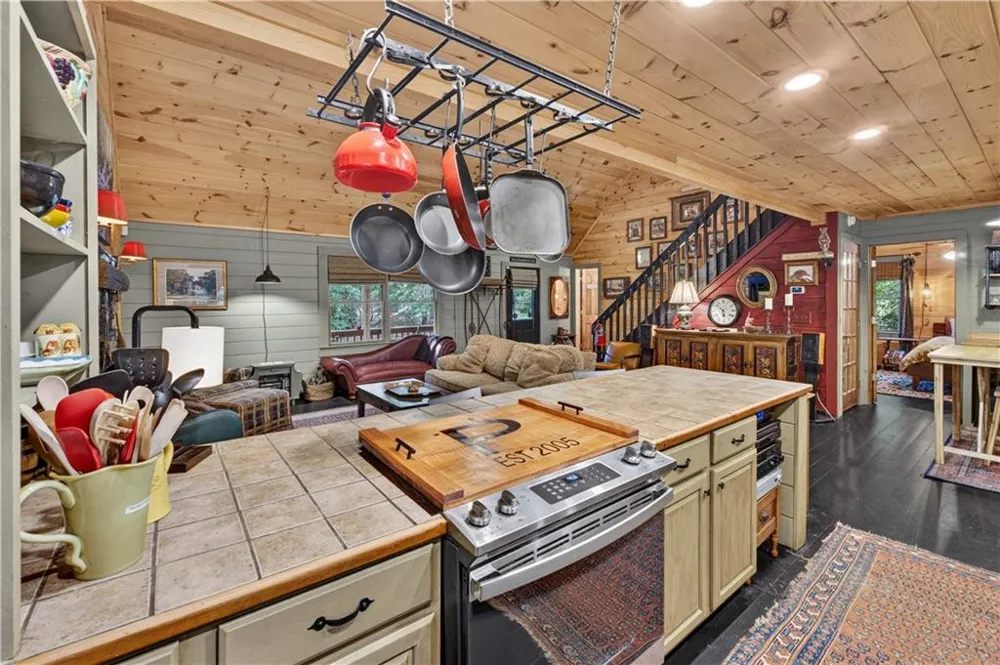 24 Wolf Howl Trail Sautee Nacoochee, GA 30571