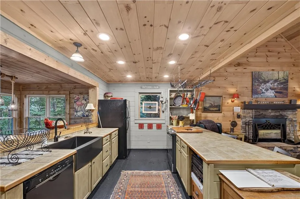 24 Wolf Howl Trail Sautee Nacoochee, GA 30571