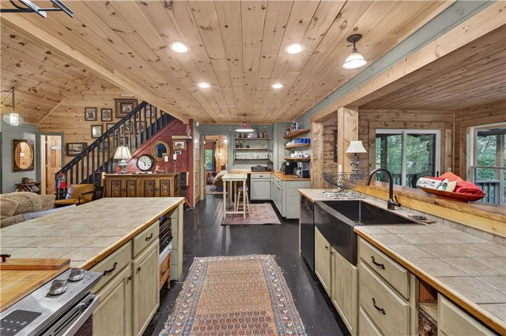 24 Wolf Howl Trail Sautee Nacoochee, GA 30571