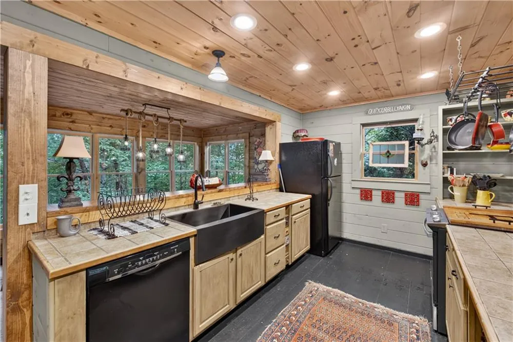 24 Wolf Howl Trail Sautee Nacoochee, GA 30571