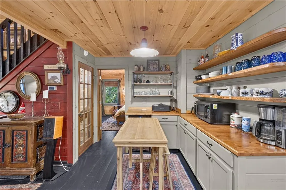 24 Wolf Howl Trail Sautee Nacoochee, GA 30571