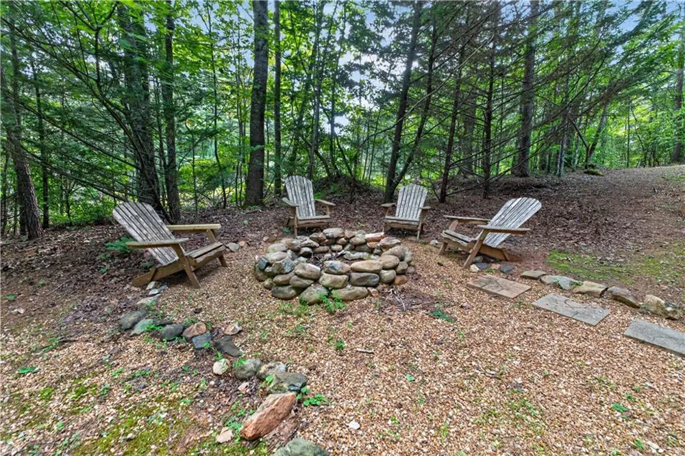 24 Wolf Howl Trail Sautee Nacoochee, GA 30571