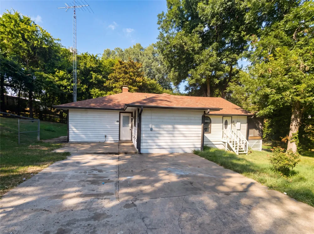 120 Rs County Road 1623 Lone Oak, TX 75453