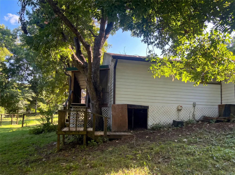 120 Rs County Road 1623 Lone Oak, TX 75453