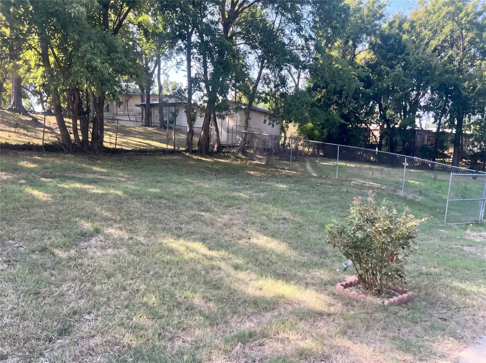 120 Rs County Road 1623 Lone Oak, TX 75453