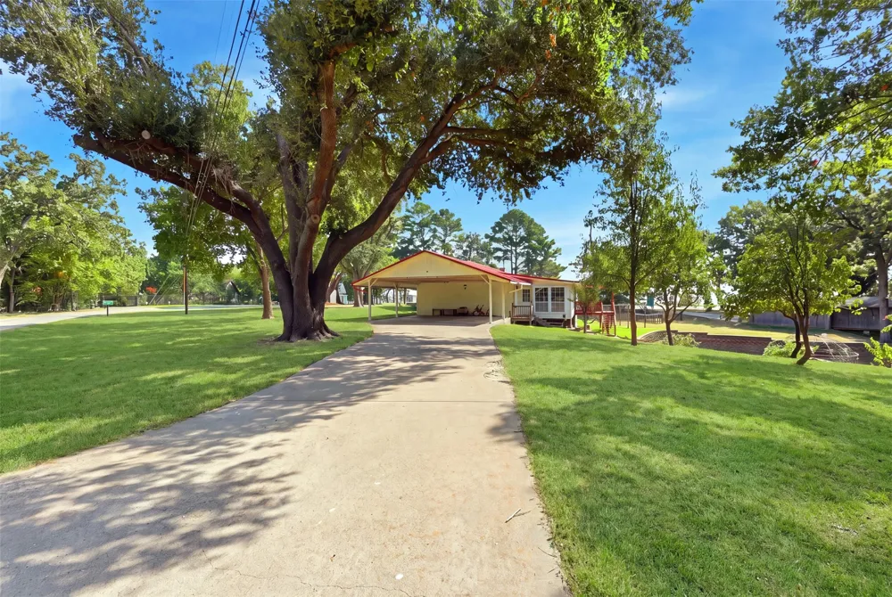 1913 Austin Aisle Tool, TX 75143