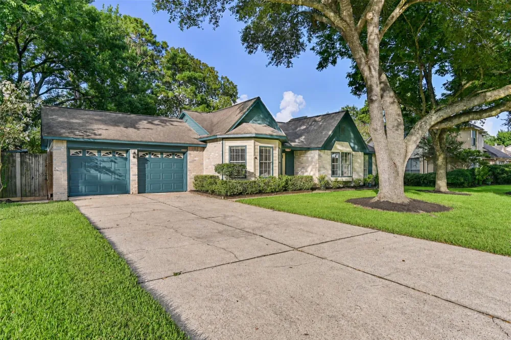 1504 Windsor Drive Friendswood, TX 77546