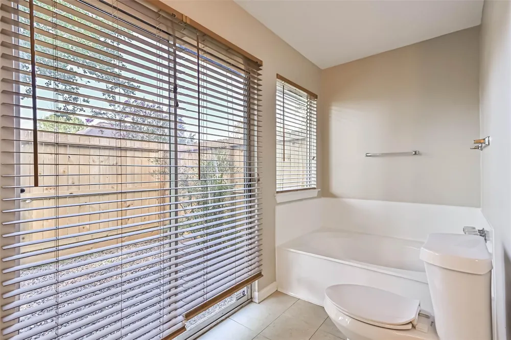 1504 Windsor Drive Friendswood, TX 77546