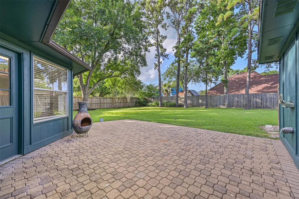 1504 Windsor Drive Friendswood, TX 77546
