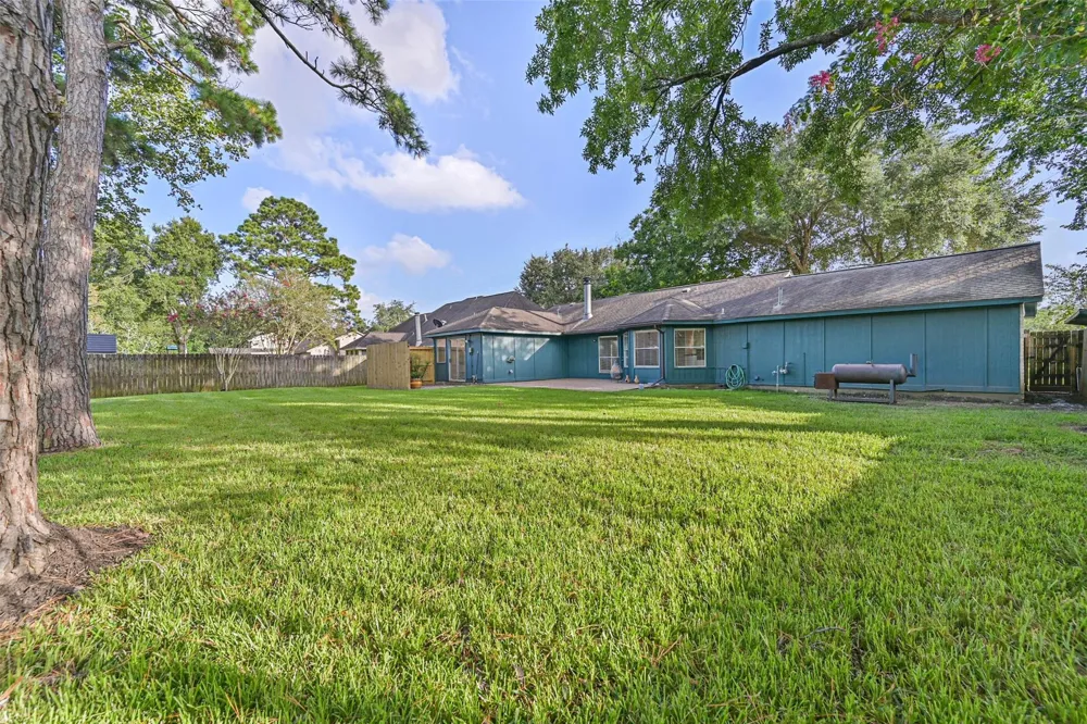 1504 Windsor Drive Friendswood, TX 77546