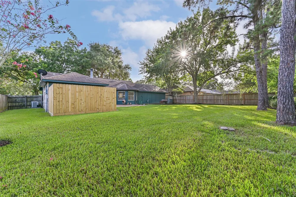 1504 Windsor Drive Friendswood, TX 77546