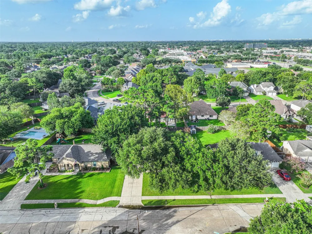 1504 Windsor Drive Friendswood, TX 77546