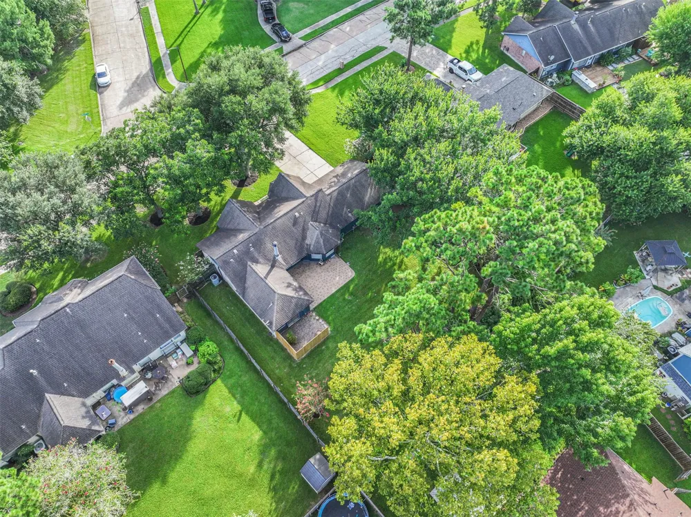 1504 Windsor Drive Friendswood, TX 77546