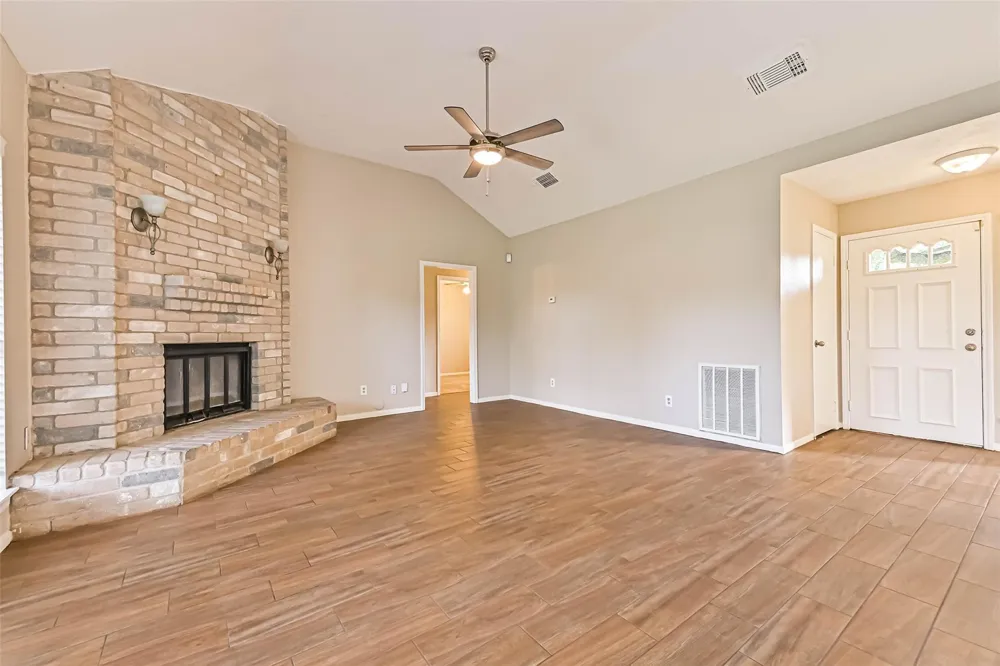 1504 Windsor Drive Friendswood, TX 77546