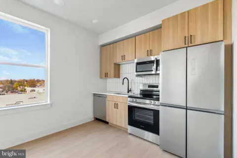 5521 WAYNE AVENUE #402