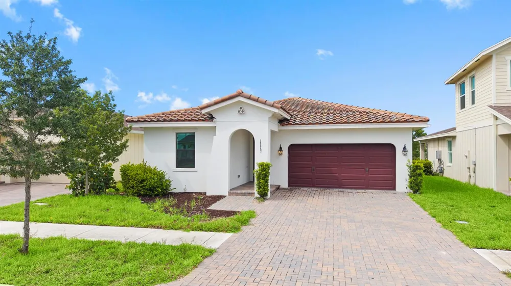 19667 Rugged Trunk Trail Loxahatchee, FL 33470