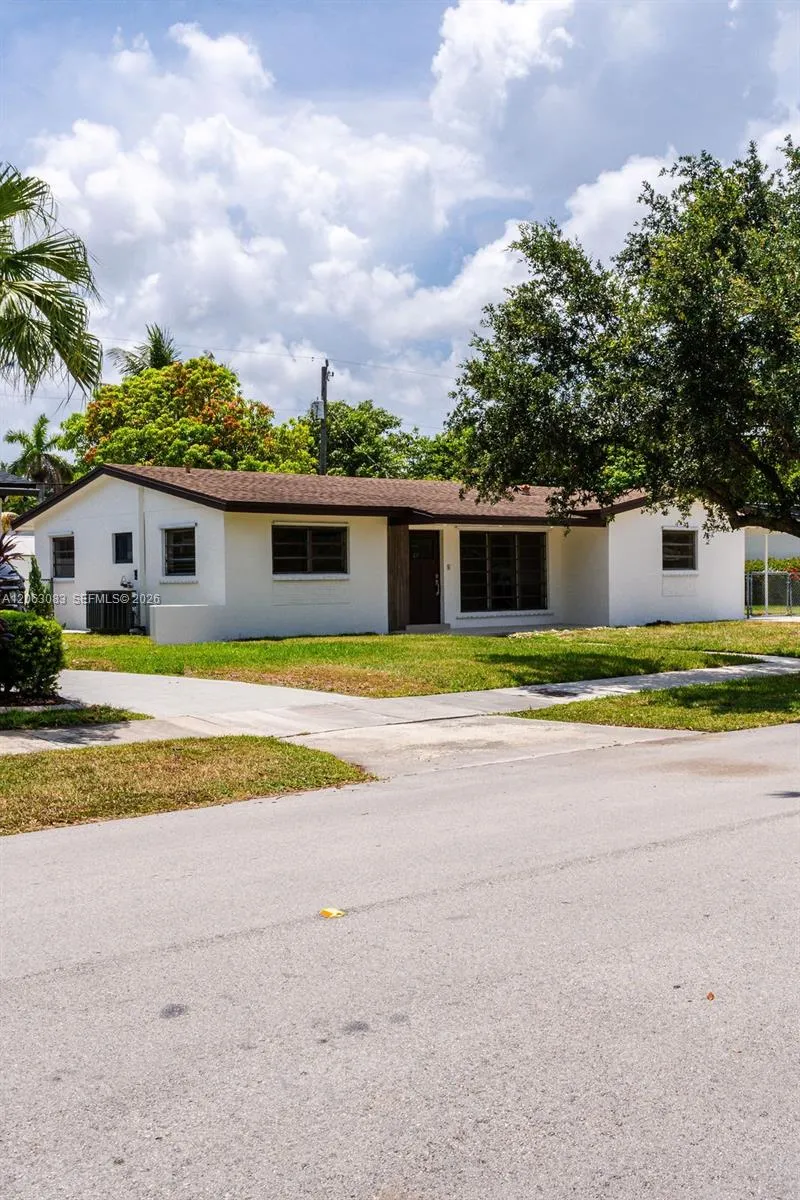 19390 Whispering Pines Rd #0 Cutler Bay, FL 33157
