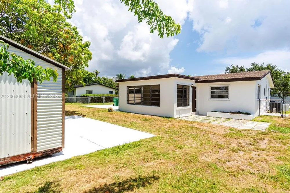 19390 Whispering Pines Rd #0 Cutler Bay, FL 33157