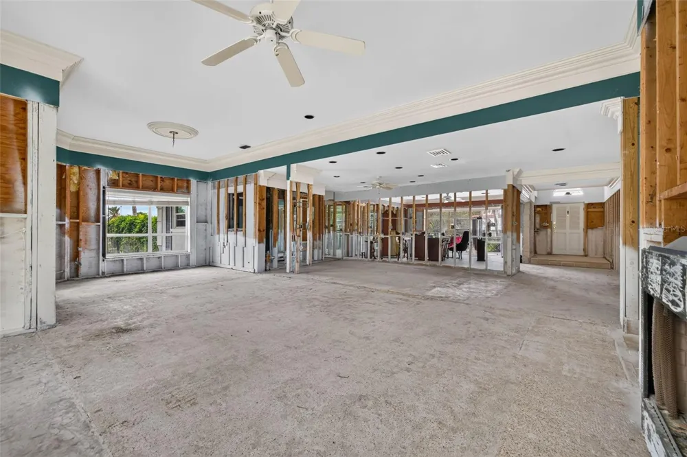 201 SNELL ISLE BOULEVARD NE St Petersburg, FL 33704