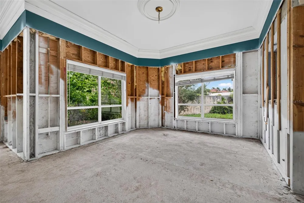201 SNELL ISLE BOULEVARD NE St Petersburg, FL 33704