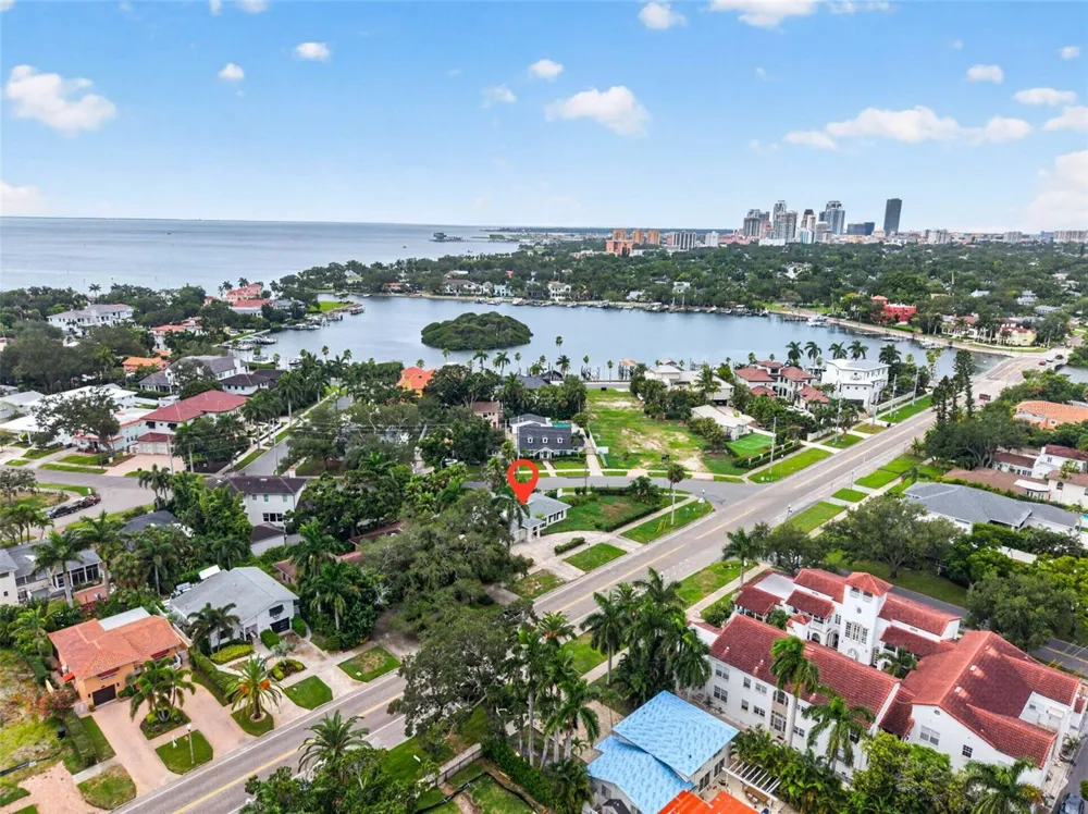 201 SNELL ISLE BOULEVARD NE St Petersburg, FL 33704