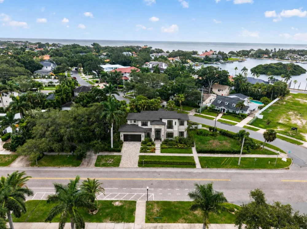 201 SNELL ISLE BOULEVARD NE St Petersburg, FL 33704