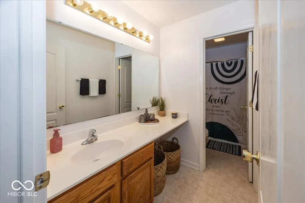 8867 White Tail Trail McCordsville, IN 46055